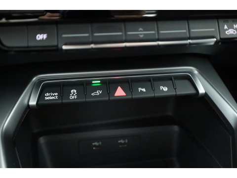Audi A3 Sportback 40 TFSI e S-Line Ext. | Rijklaar! | SOH 100% |  NAV + CarPlay | 19'' | Camera + PDC | Keyless | Cruise |