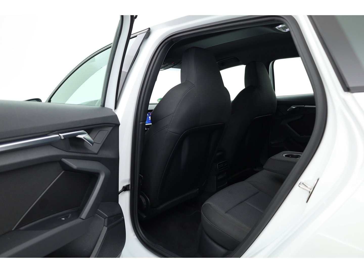 Audi A3 Sportback 40 TFSI e S-Line Ext. | Rijklaar! | SOH 100% |  NAV + CarPlay | 19'' | Camera + PDC | Keyless | Cruise |