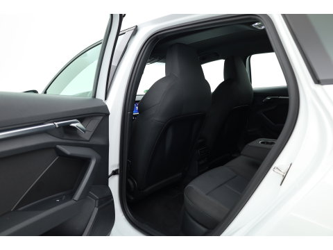 Audi A3 Sportback 40 TFSI e S-Line Ext. | Rijklaar! | SOH 100% |  NAV + CarPlay | 19'' | Camera + PDC | Keyless | Cruise |