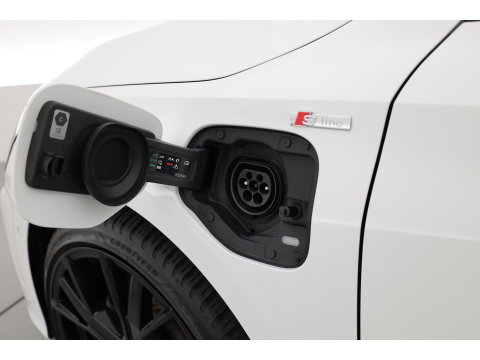 Audi A3 Sportback 40 TFSI e S-Line Ext. | Rijklaar! | SOH 100% |  NAV + CarPlay | 19'' | Camera + PDC | Keyless | Cruise |