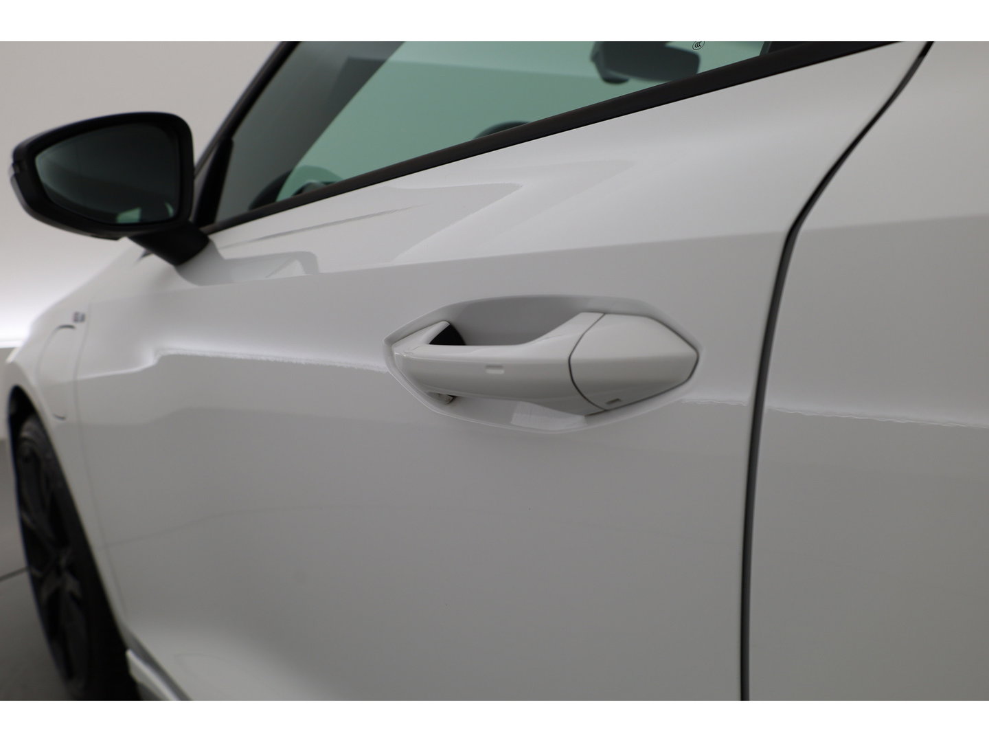 Audi A3 Sportback 40 TFSI e S-Line Ext. | Rijklaar! | SOH 100% |  NAV + CarPlay | 19'' | Camera + PDC | Keyless | Cruise |