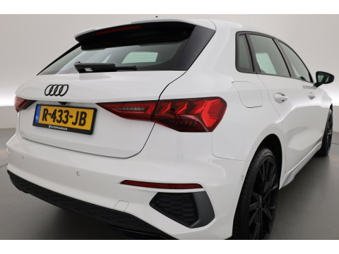 Audi A3 Sportback 40 TFSI e S-Line Ext. | Rijklaar! | SOH 100% |  NAV + CarPlay | 19'' | Camera + PDC | Keyless | Cruise |