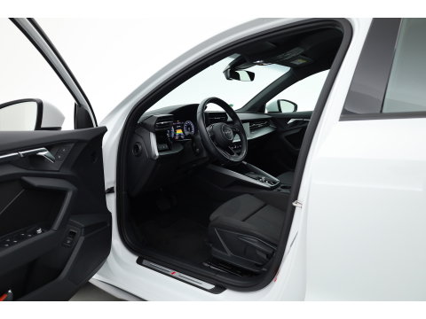 Audi A3 Sportback 40 TFSI e S-Line Ext. | Rijklaar! | SOH 100% |  NAV + CarPlay | 19'' | Camera + PDC | Keyless | Cruise |