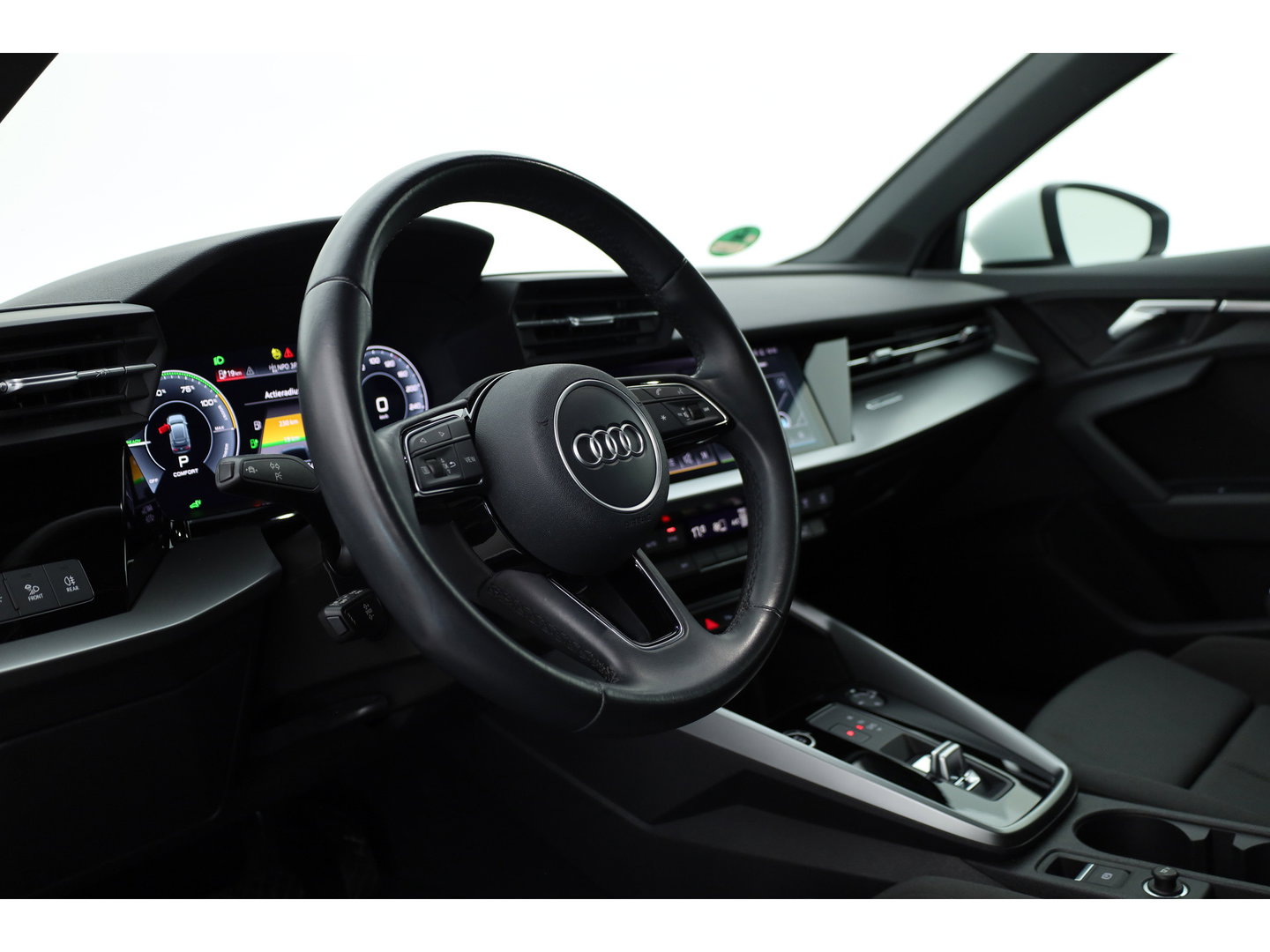Audi A3 Sportback 40 TFSI e S-Line Ext. | Rijklaar! | SOH 100% |  NAV + CarPlay | 19'' | Camera + PDC | Keyless | Cruise |