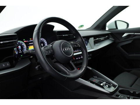 Audi A3 Sportback 40 TFSI e S-Line Ext. | Rijklaar! | SOH 100% |  NAV + CarPlay | 19'' | Camera + PDC | Keyless | Cruise |