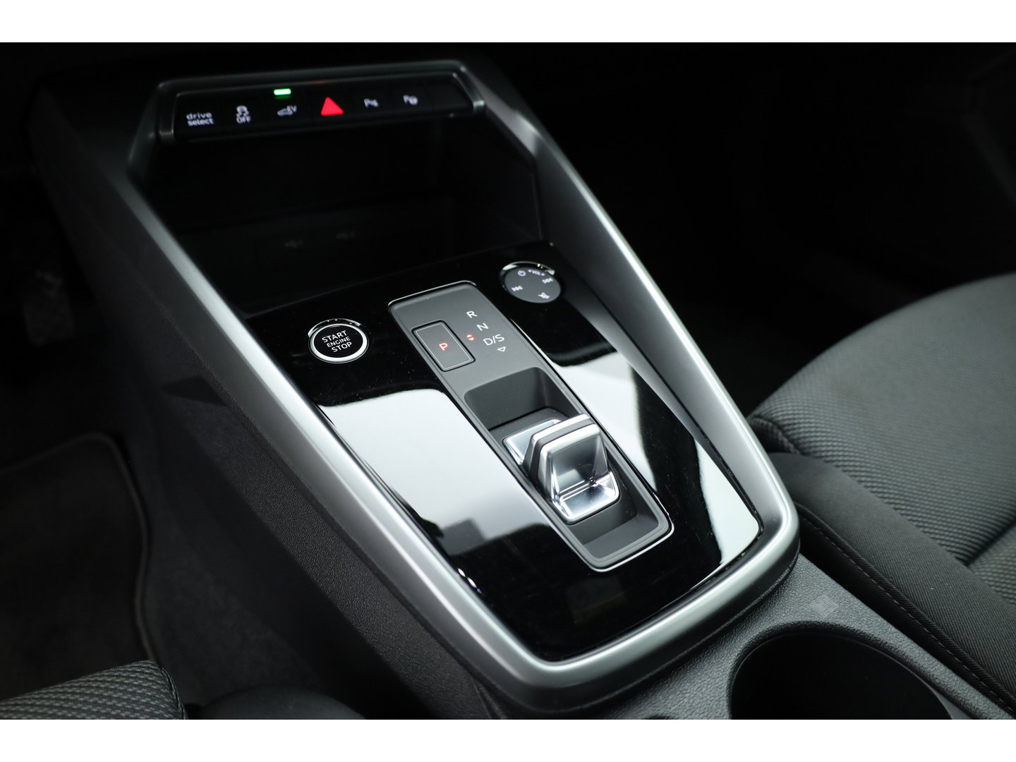 Audi A3 Sportback 40 TFSI e S-Line Ext. | Rijklaar! | SOH 100% |  NAV + CarPlay | 19'' | Camera + PDC | Keyless | Cruise |