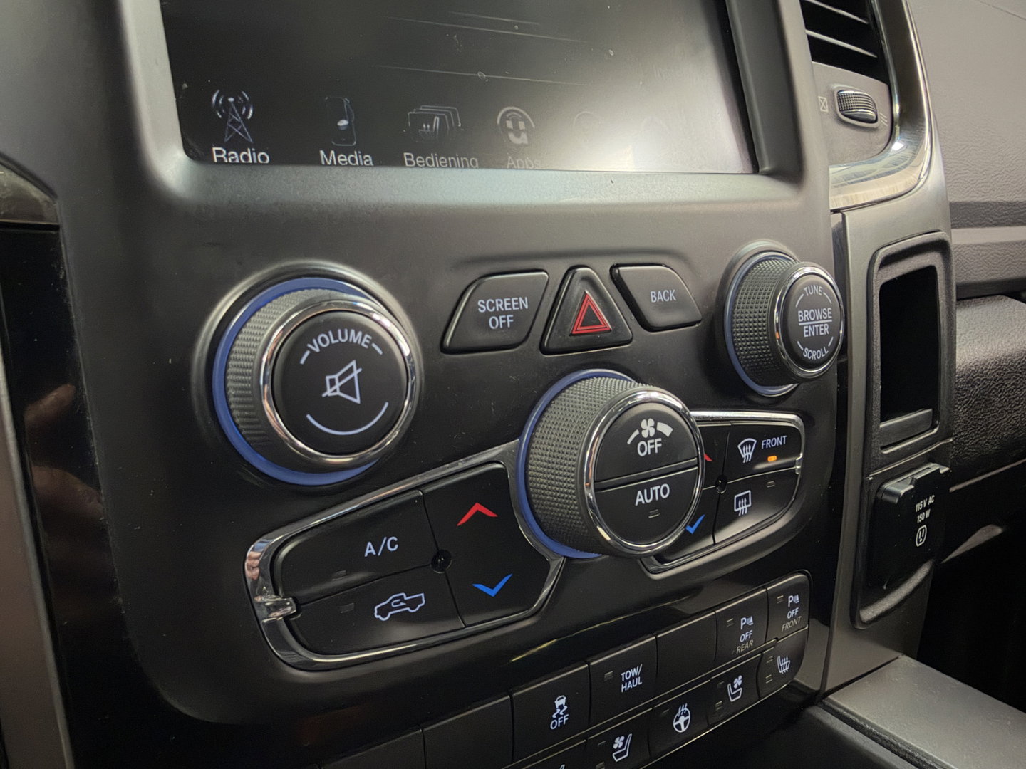 Dodge Ram 1500 5.7 V8 4x4 Crew Cab Sport Sidesteps Alpine Soundsystem
