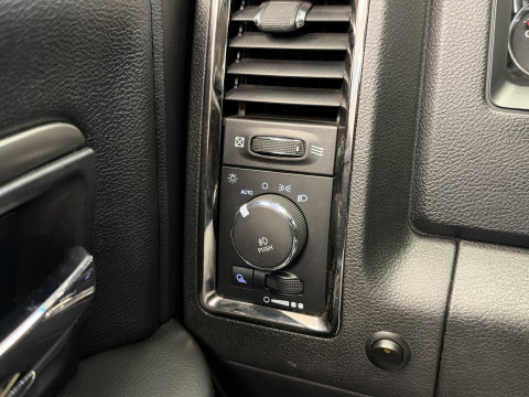 Dodge Ram 1500 5.7 V8 4x4 Crew Cab Sport Sidesteps Alpine Soundsystem