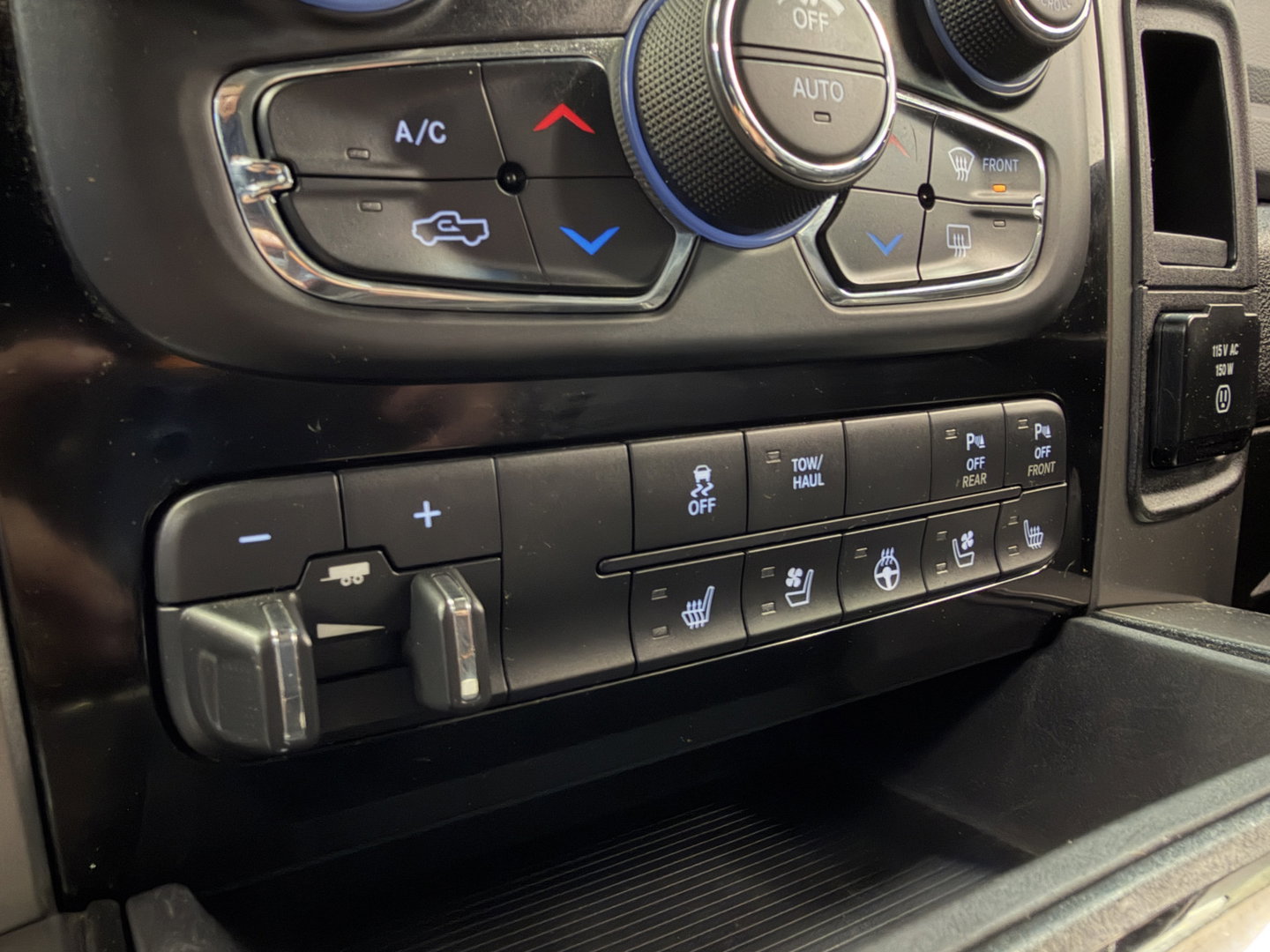 Dodge Ram 1500 5.7 V8 4x4 Crew Cab Sport Sidesteps Alpine Soundsystem