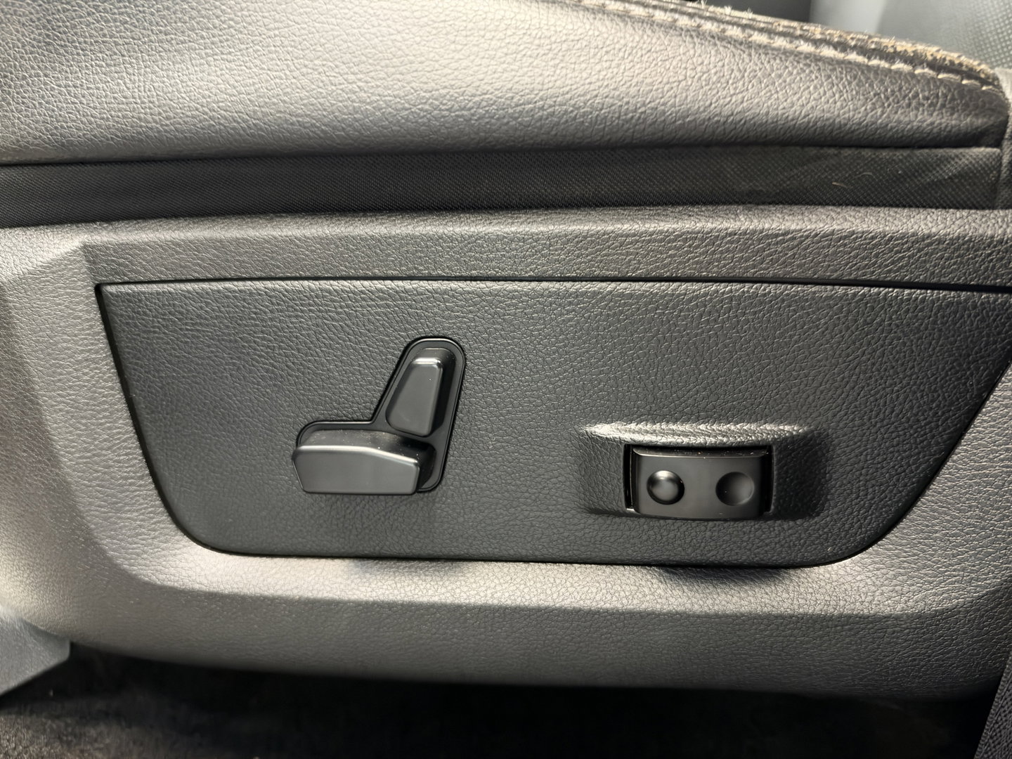 Dodge Ram 1500 5.7 V8 4x4 Crew Cab Sport Sidesteps Alpine Soundsystem