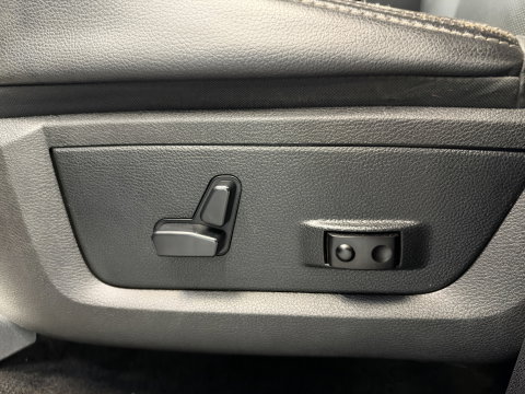 Dodge Ram 1500 5.7 V8 4x4 Crew Cab Sport Sidesteps Alpine Soundsystem