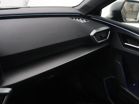 SEAT Leon 1.5 eTSI FR Business Intense | Panoramadak | Leder | Trekhaak | Adaptive cruise | Stuur/stoel verwarming | Camera | Park assist | Carplay | Full LED |