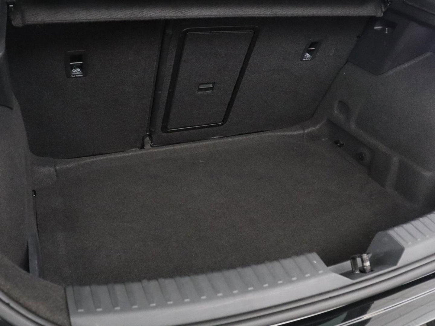 SEAT Leon 1.5 eTSI FR Business Intense | Panoramadak | Leder | Trekhaak | Adaptive cruise | Stuur/stoel verwarming | Camera | Park assist | Carplay | Full LED |