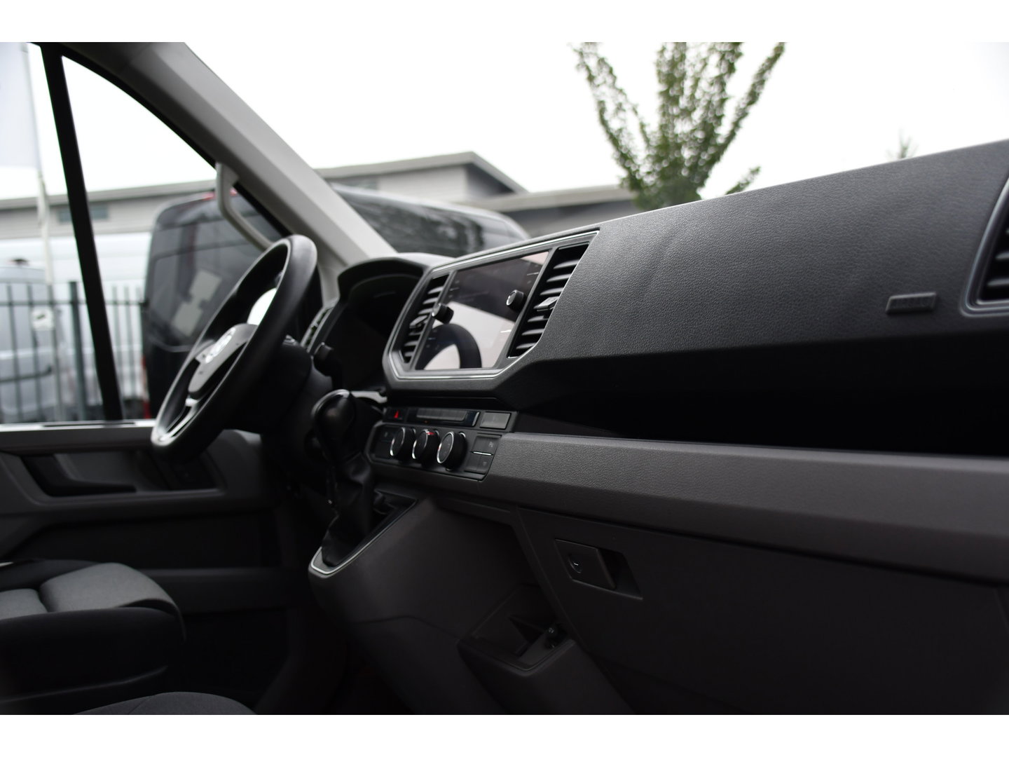 Volkswagen Crafter 35 2.0 TDI L3H3 Highline Cruise, Carplay, LED, Automaat, 177pk, Sensoren, Multimedia, Geveerde stoel, Uniek!