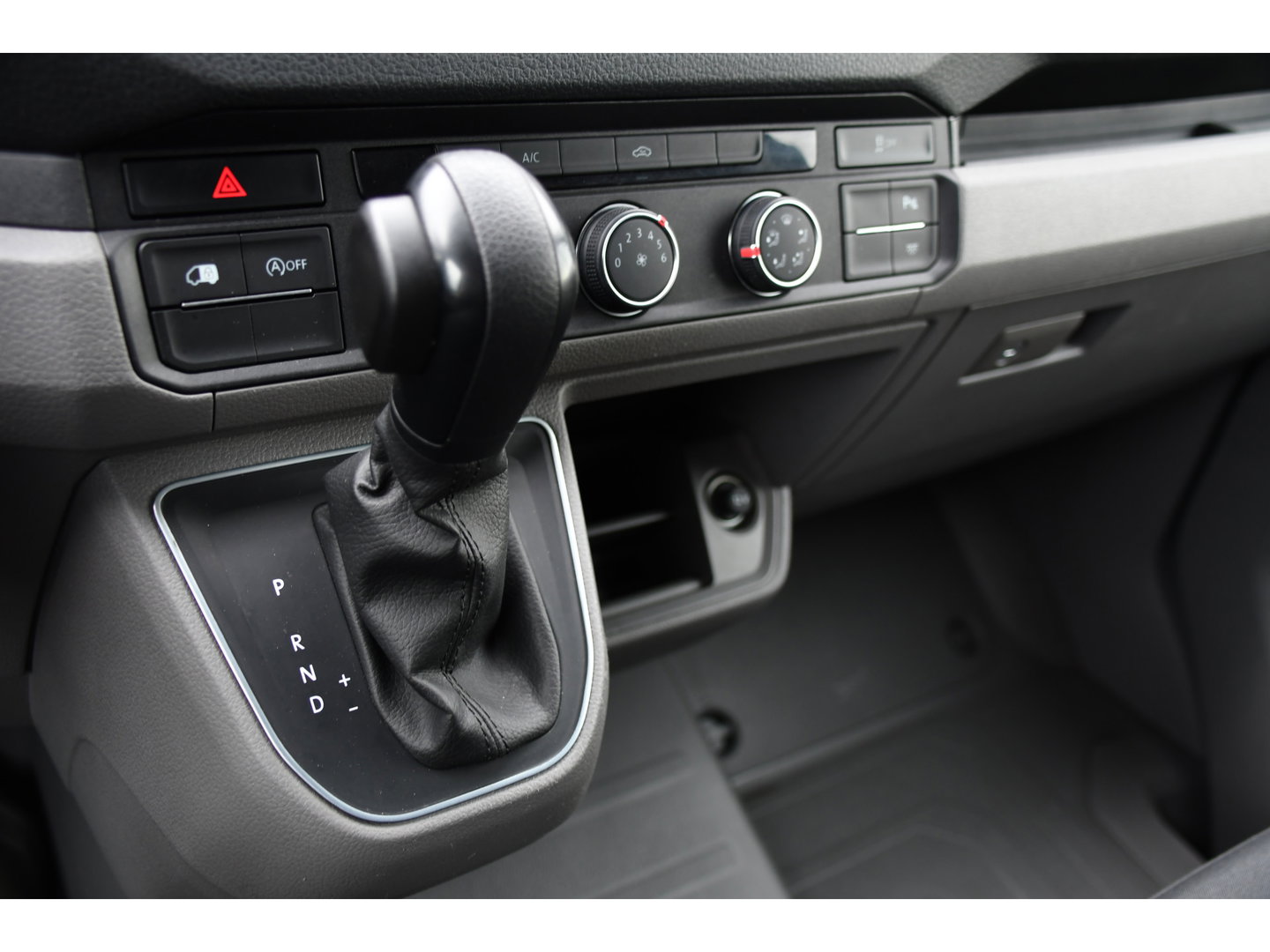 Volkswagen Crafter 35 2.0 TDI L3H3 Highline Cruise, Carplay, LED, Automaat, 177pk, Sensoren, Multimedia, Geveerde stoel, Uniek!