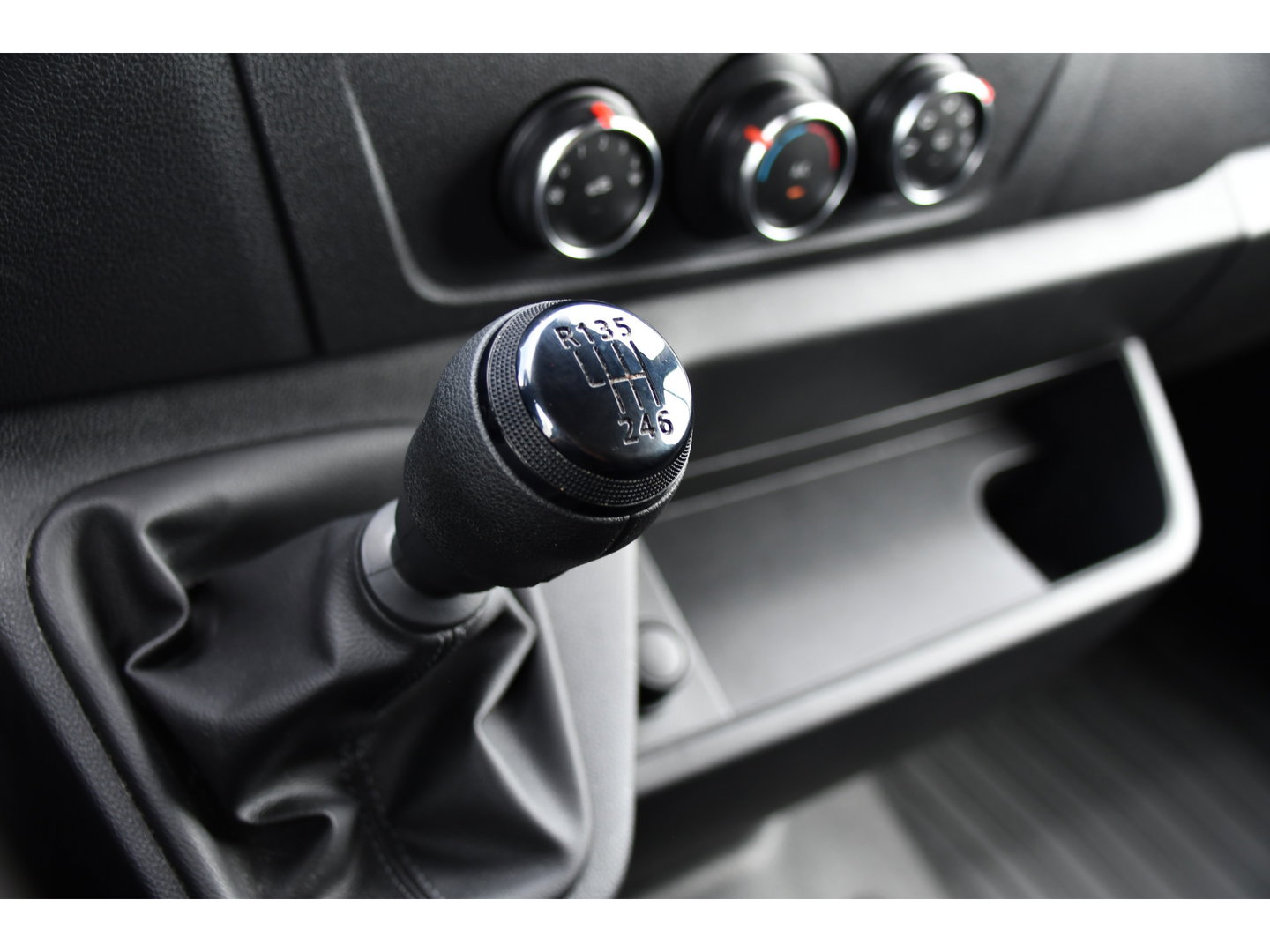 Renault Master T35 2.3 dCi 150 L3H2 PB Edition Cruise, Sensoren, 150pk, Multimedia, LED, Betimmering, Uniek!