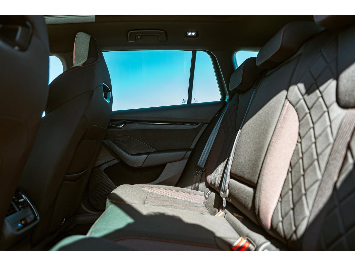 Škoda Octavia Combi 2.0 TSI 245PK RS | PANO | 19" ALTAIR VELGEN | SUNSET | FULL LED