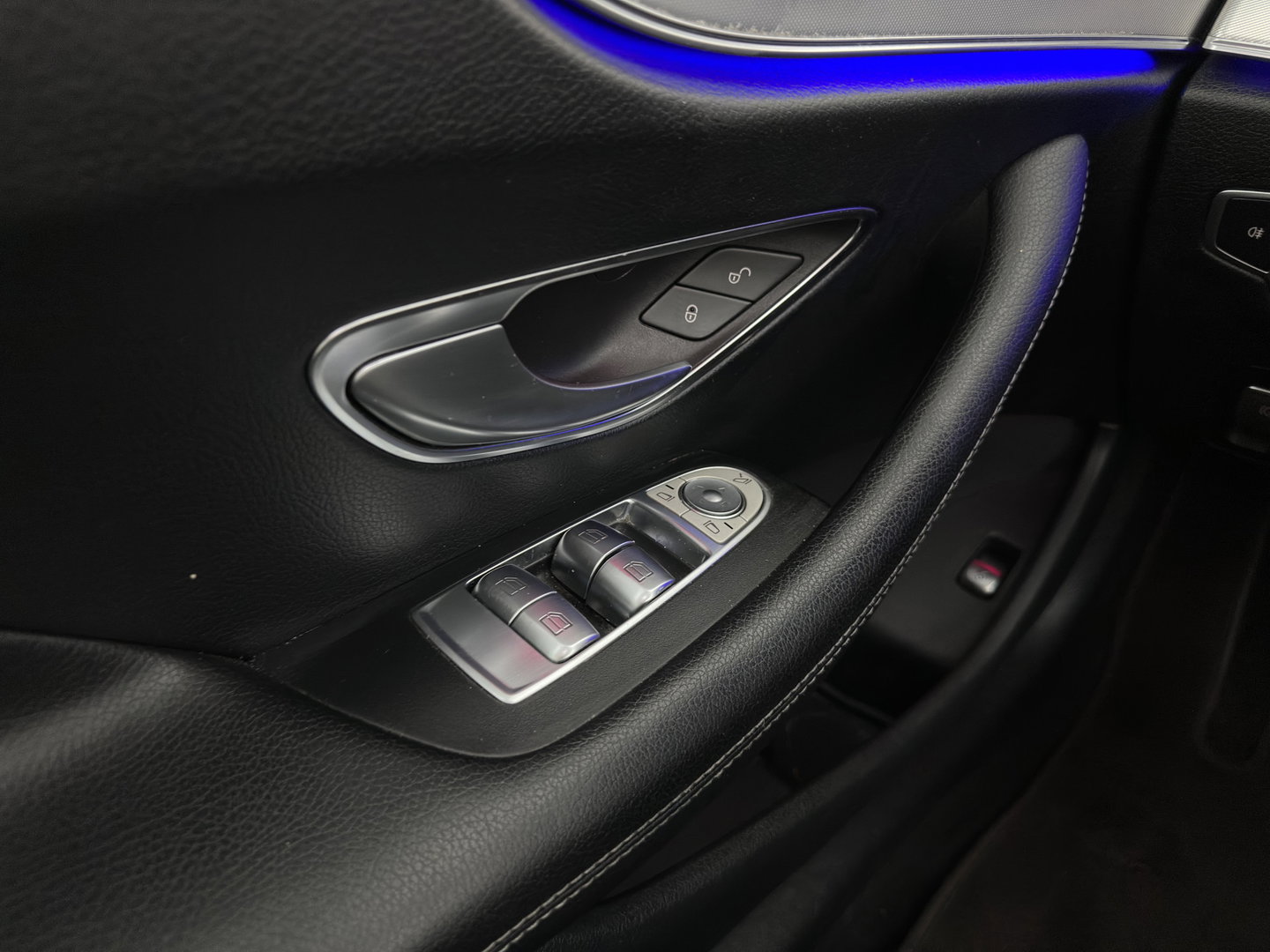 Mercedes-Benz E-Klasse Coupé 220 d Premium Plus *PANO | LEATHER-MIROFIBRE | BURMESTER | ADAPTIVE-CRUISE | BLINDSPOT | MULTIBEAM-LED | MEMORY-PACK | TOPVIEW | KEYLESS | HEATED-SPORTSEATS | WIDE-SCREEN | AMBIENTLIGHT | 19''ALU*