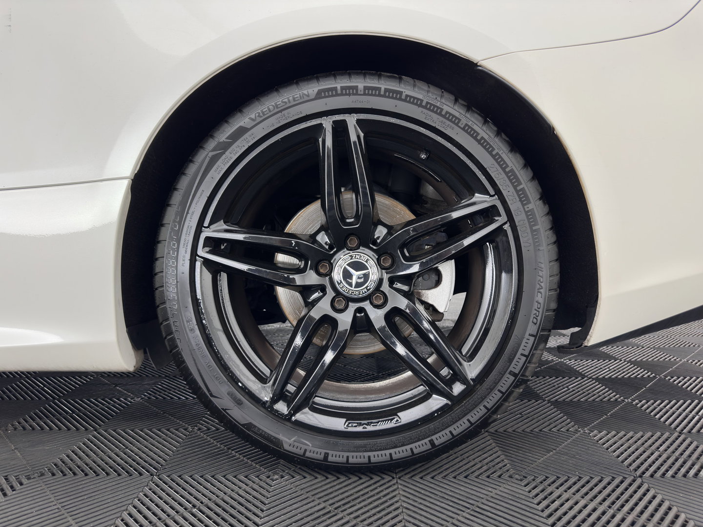 Mercedes-Benz E-Klasse Coupé 220 d Premium Plus *PANO | LEATHER-MIROFIBRE | BURMESTER | ADAPTIVE-CRUISE | BLINDSPOT | MULTIBEAM-LED | MEMORY-PACK | TOPVIEW | KEYLESS | HEATED-SPORTSEATS | WIDE-SCREEN | AMBIENTLIGHT | 19''ALU*