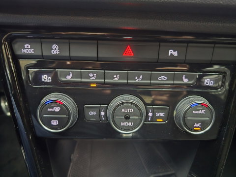 Volkswagen T-Roc 1.5 TSI Sport Navi VCP Clima Cruise Camera 19"LM Darkgreen Wrap 200PK!