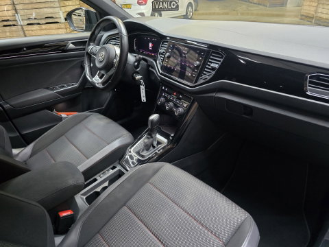 Volkswagen T-Roc 1.5 TSI Sport Navi VCP Clima Cruise Camera 19"LM Darkgreen Wrap 200PK!