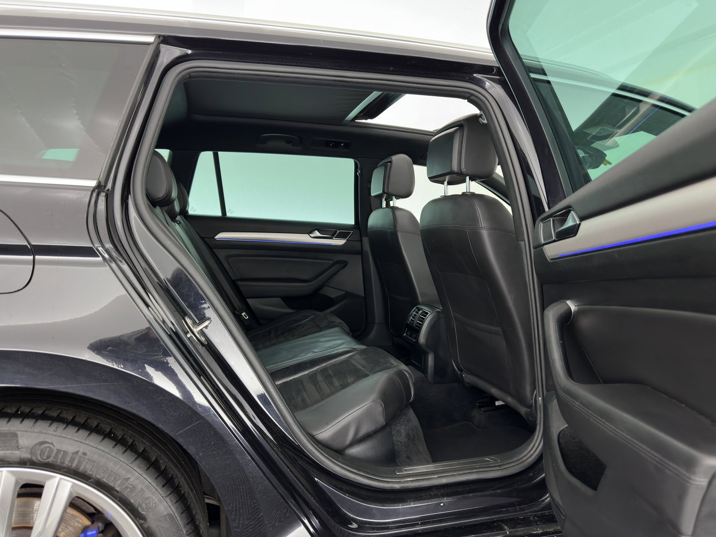 Volkswagen Passat Variant 1.4 TSI GTE Highline *PANO | LEATHER-MICROFIBRE | ADAPTIVE-CRUISE | FULL-LED | KEYLESS | CARPLAY | NAVI-FULLMAP | AMBIENT-LIGHT | PRIVACY-GLASS | SHIFT-PADDLES | 18''ALU | TOWBAR*