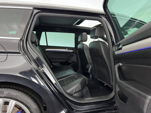 Volkswagen Passat Variant 1.4 TSI GTE Highline *PANO | LEATHER-MICROFIBRE | ADAPTIVE-CRUISE | FULL-LED | KEYLESS | CARPLAY | NAVI-FULLMAP | AMBIENT-LIGHT | PRIVACY-GLASS | SHIFT-PADDLES | 18''ALU | TOWBAR*