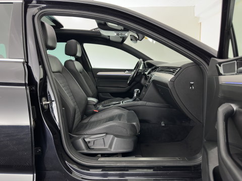 Volkswagen Passat Variant 1.4 TSI GTE Highline *PANO | LEATHER-MICROFIBRE | ADAPTIVE-CRUISE | FULL-LED | KEYLESS | CARPLAY | NAVI-FULLMAP | AMBIENT-LIGHT | PRIVACY-GLASS | SHIFT-PADDLES | 18''ALU | TOWBAR*