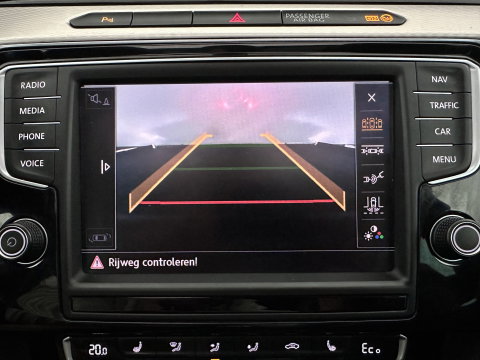 Volkswagen Passat Variant 1.4 TSI GTE Highline *PANO | LEATHER-MICROFIBRE | ADAPTIVE-CRUISE | FULL-LED | KEYLESS | CARPLAY | NAVI-FULLMAP | AMBIENT-LIGHT | PRIVACY-GLASS | SHIFT-PADDLES | 18''ALU | TOWBAR*