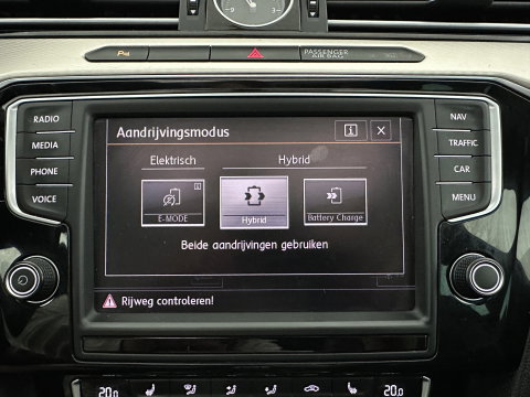 Volkswagen Passat Variant 1.4 TSI GTE Highline *PANO | LEATHER-MICROFIBRE | ADAPTIVE-CRUISE | FULL-LED | KEYLESS | CARPLAY | NAVI-FULLMAP | AMBIENT-LIGHT | PRIVACY-GLASS | SHIFT-PADDLES | 18''ALU | TOWBAR*