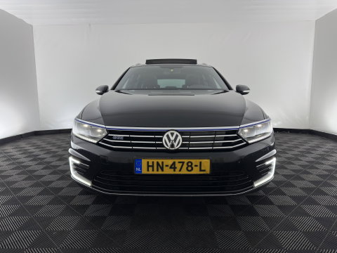 Volkswagen Passat Variant 1.4 TSI GTE Highline *PANO | LEATHER-MICROFIBRE | ADAPTIVE-CRUISE | FULL-LED | KEYLESS | CARPLAY | NAVI-FULLMAP | AMBIENT-LIGHT | PRIVACY-GLASS | SHIFT-PADDLES | 18''ALU | TOWBAR*
