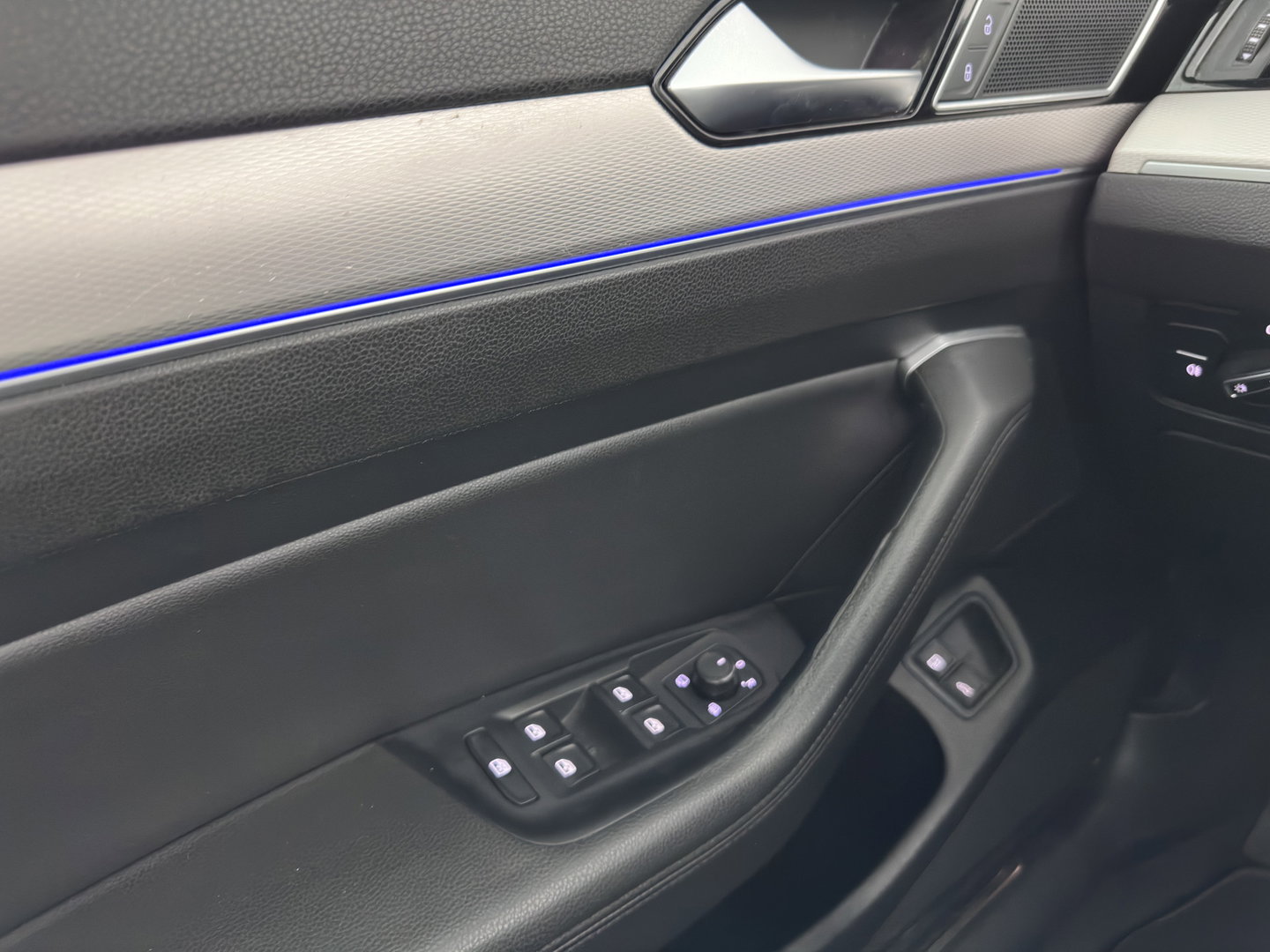 Volkswagen Passat Variant 1.4 TSI GTE Highline *PANO | LEATHER-MICROFIBRE | ADAPTIVE-CRUISE | FULL-LED | KEYLESS | CARPLAY | NAVI-FULLMAP | AMBIENT-LIGHT | PRIVACY-GLASS | SHIFT-PADDLES | 18''ALU | TOWBAR*