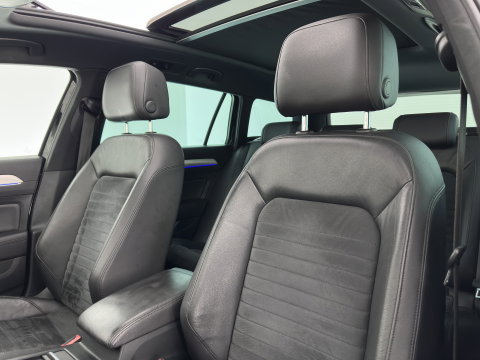 Volkswagen Passat Variant 1.4 TSI GTE Highline *PANO | LEATHER-MICROFIBRE | ADAPTIVE-CRUISE | FULL-LED | KEYLESS | CARPLAY | NAVI-FULLMAP | AMBIENT-LIGHT | PRIVACY-GLASS | SHIFT-PADDLES | 18''ALU | TOWBAR*