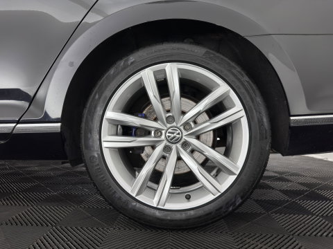 Volkswagen Passat Variant 1.4 TSI GTE Highline *PANO | LEATHER-MICROFIBRE | ADAPTIVE-CRUISE | FULL-LED | KEYLESS | CARPLAY | NAVI-FULLMAP | AMBIENT-LIGHT | PRIVACY-GLASS | SHIFT-PADDLES | 18''ALU | TOWBAR*