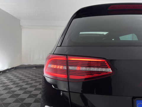 Volkswagen Passat Variant 1.4 TSI GTE Highline *PANO | LEATHER-MICROFIBRE | ADAPTIVE-CRUISE | FULL-LED | KEYLESS | CARPLAY | NAVI-FULLMAP | AMBIENT-LIGHT | PRIVACY-GLASS | SHIFT-PADDLES | 18''ALU | TOWBAR*