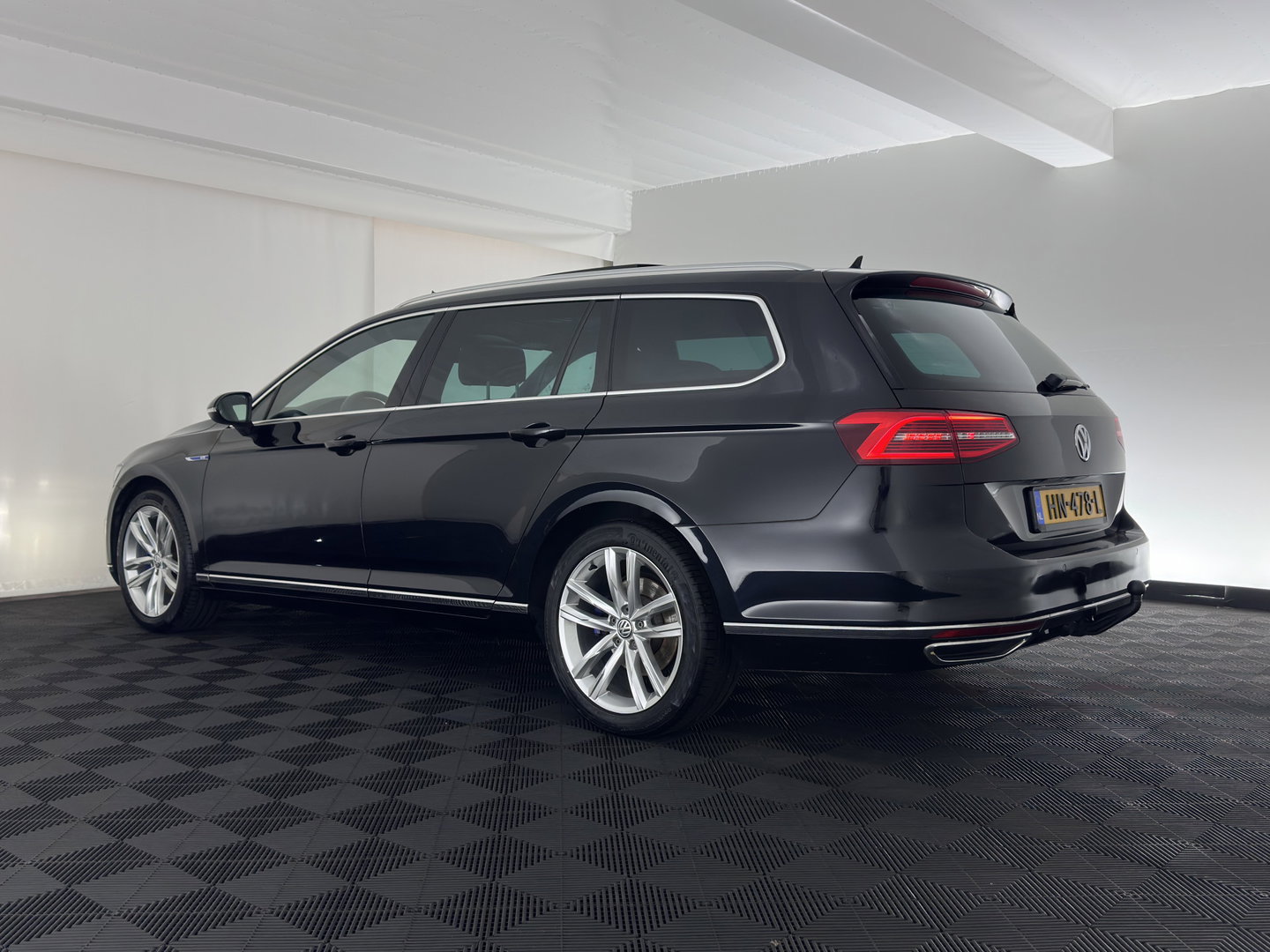 Volkswagen Passat Variant 1.4 TSI GTE Highline *PANO | LEATHER-MICROFIBRE | ADAPTIVE-CRUISE | FULL-LED | KEYLESS | CARPLAY | NAVI-FULLMAP | AMBIENT-LIGHT | PRIVACY-GLASS | SHIFT-PADDLES | 18''ALU | TOWBAR*