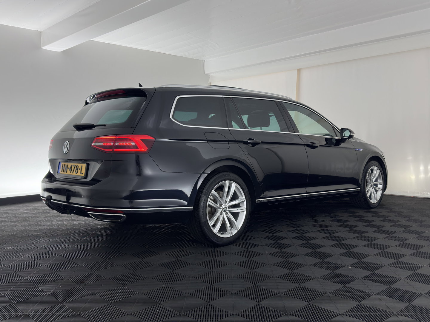 Volkswagen Passat Variant 1.4 TSI GTE Highline *PANO | LEATHER-MICROFIBRE | ADAPTIVE-CRUISE | FULL-LED | KEYLESS | CARPLAY | NAVI-FULLMAP | AMBIENT-LIGHT | PRIVACY-GLASS | SHIFT-PADDLES | 18''ALU | TOWBAR*