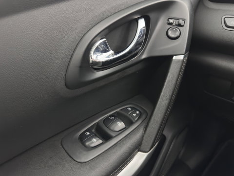 Renault Kadjar 1.5 dCi Bose *LEATHER-FABRIC | FULL-LED | BOSE-SOUND | BLINDSPOT | HEATED-COMFORTSEATS | KEYLESS | NAVI-FULLMAP | ECC | PDC | CRUISE | DAB | PRIVACY-GLASS | 19''ALU | TOWBAR*