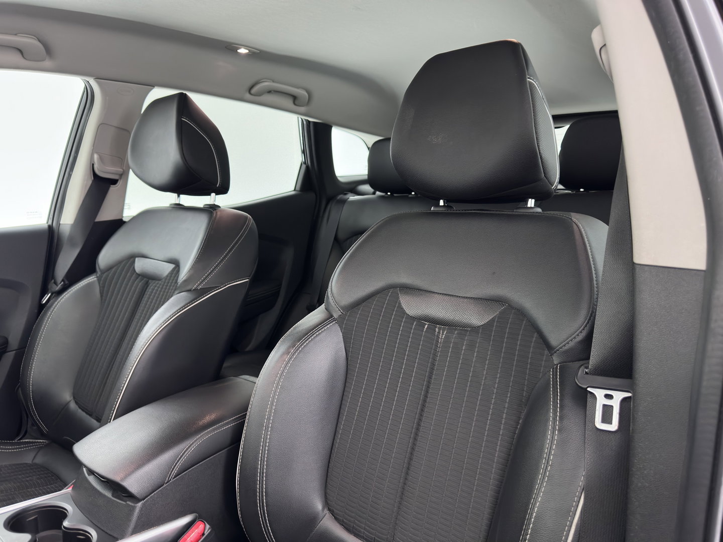 Renault Kadjar 1.5 dCi Bose *LEATHER-FABRIC | FULL-LED | BOSE-SOUND | BLINDSPOT | HEATED-COMFORTSEATS | KEYLESS | NAVI-FULLMAP | ECC | PDC | CRUISE | DAB | PRIVACY-GLASS | 19''ALU | TOWBAR*