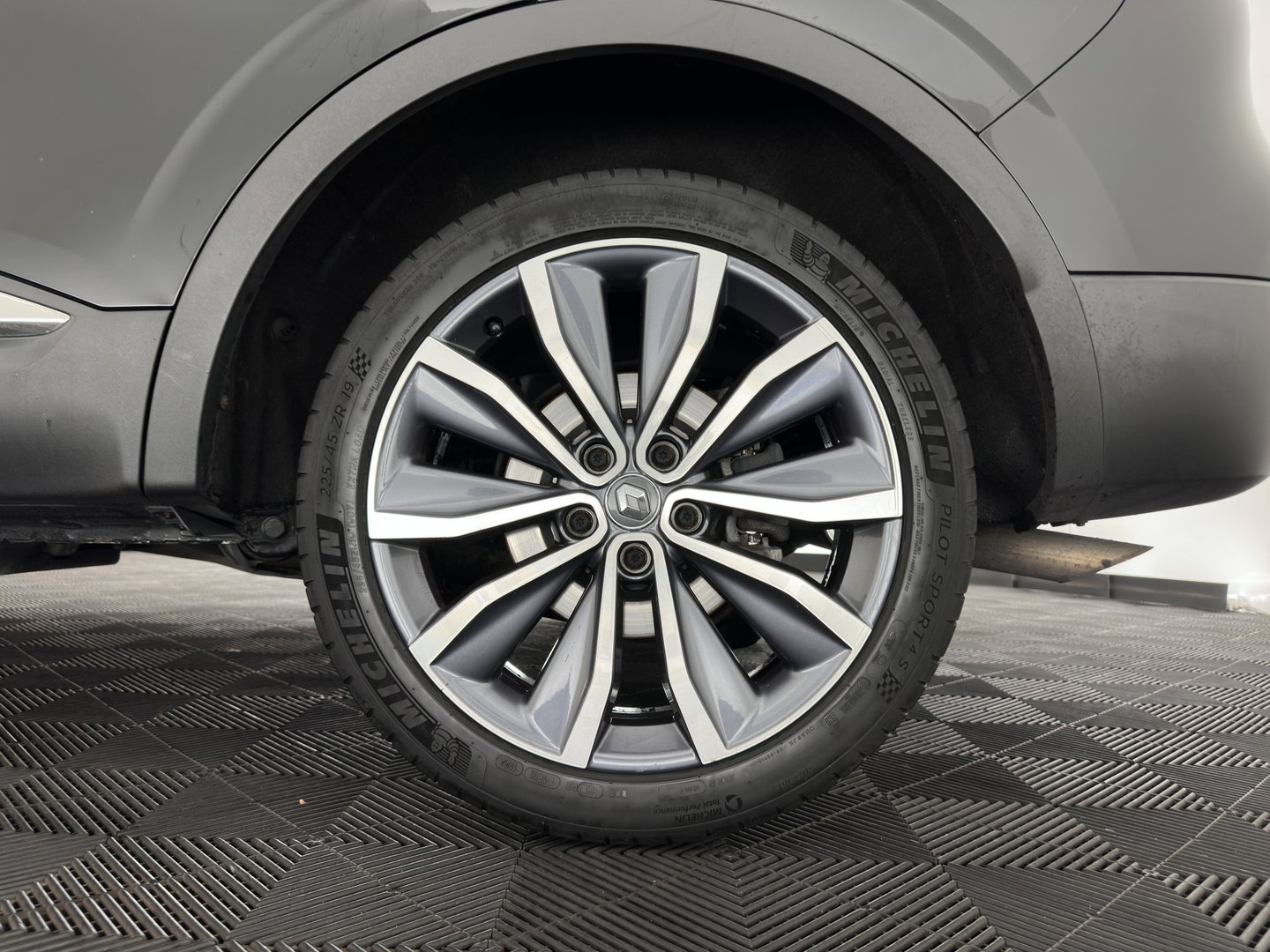 Renault Kadjar 1.5 dCi Bose *LEATHER-FABRIC | FULL-LED | BOSE-SOUND | BLINDSPOT | HEATED-COMFORTSEATS | KEYLESS | NAVI-FULLMAP | ECC | PDC | CRUISE | DAB | PRIVACY-GLASS | 19''ALU | TOWBAR*