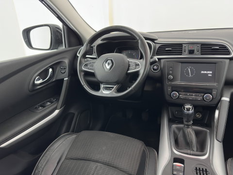 Renault Kadjar 1.5 dCi Bose *LEATHER-FABRIC | FULL-LED | BOSE-SOUND | BLINDSPOT | HEATED-COMFORTSEATS | KEYLESS | NAVI-FULLMAP | ECC | PDC | CRUISE | DAB | PRIVACY-GLASS | 19''ALU | TOWBAR*