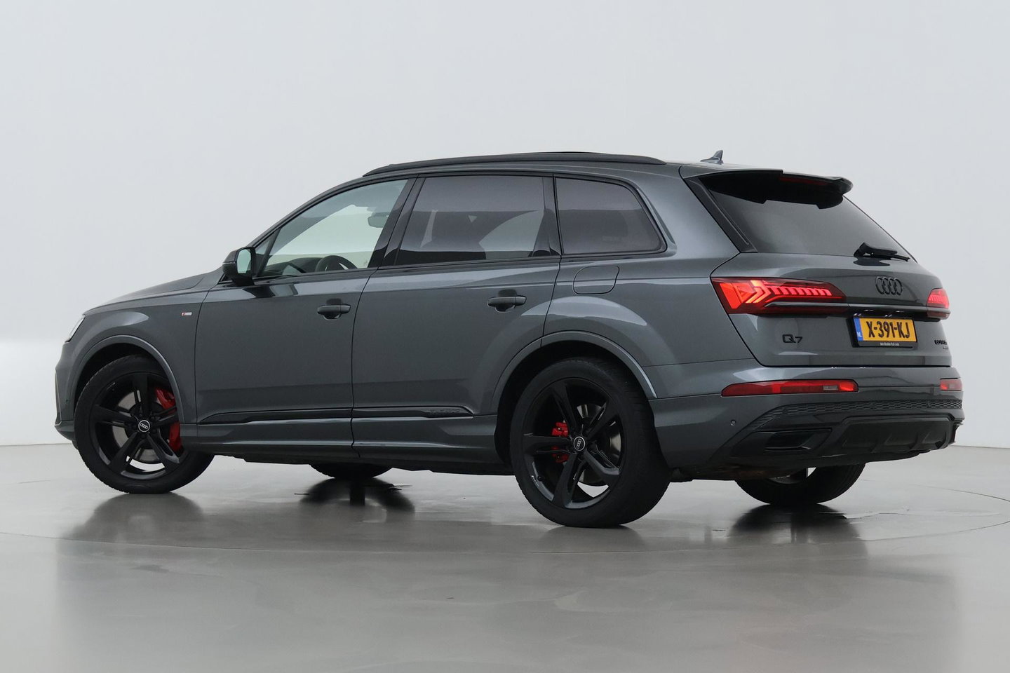 Audi Q7 60 TFSI e quattro Competition | Panoramadak | Luchtvering | Trekhaak | Massage+Ventilatie | Matrix LED | ACC | Camera | 21 Inch