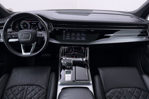 Audi Q7 60 TFSI e quattro Competition | Panoramadak | Luchtvering | Trekhaak | Massage+Ventilatie | Matrix LED | ACC | Camera | 21 Inch