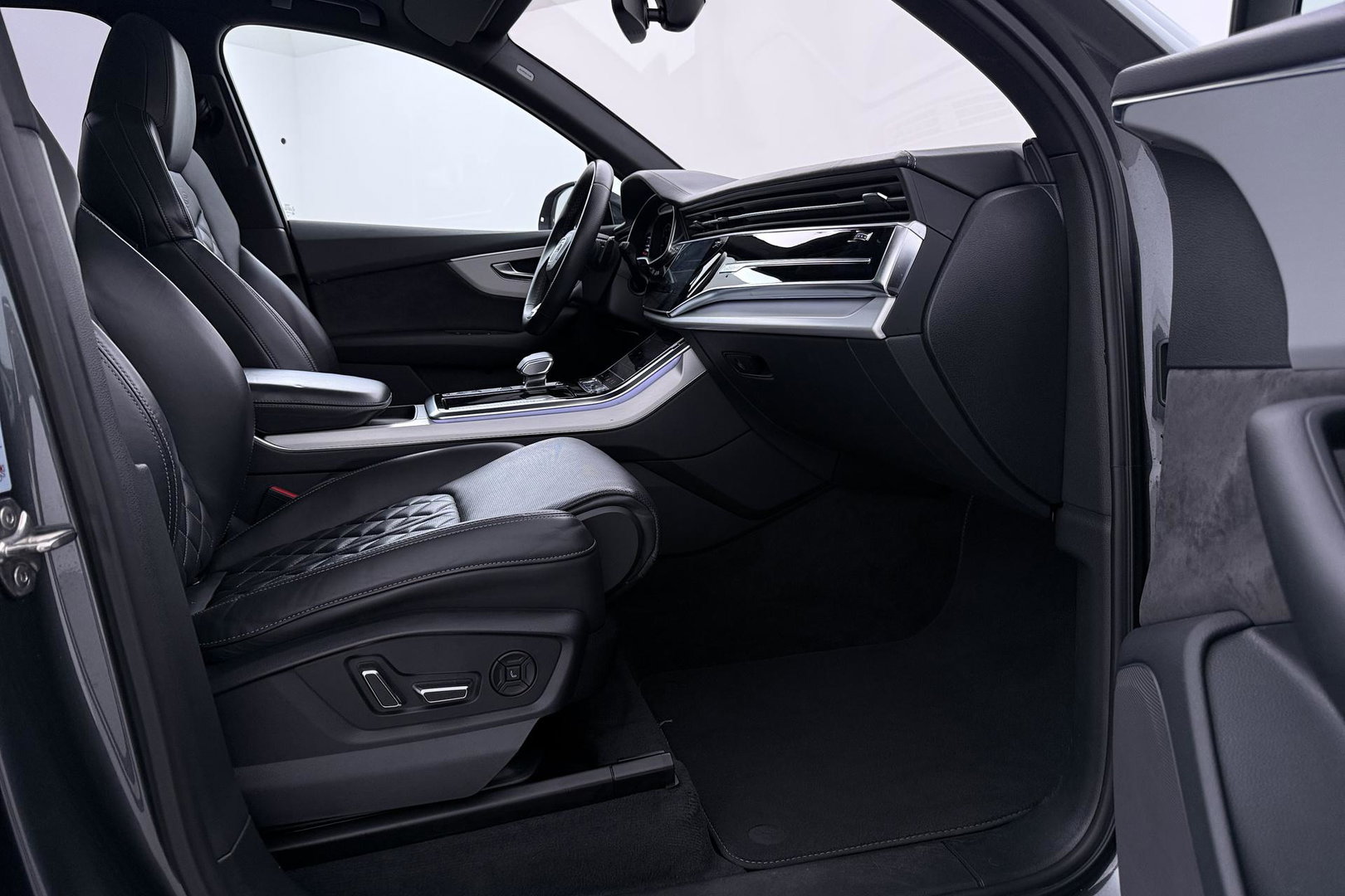 Audi Q7 60 TFSI e quattro Competition | Panoramadak | Luchtvering | Trekhaak | Massage+Ventilatie | Matrix LED | ACC | Camera | 21 Inch