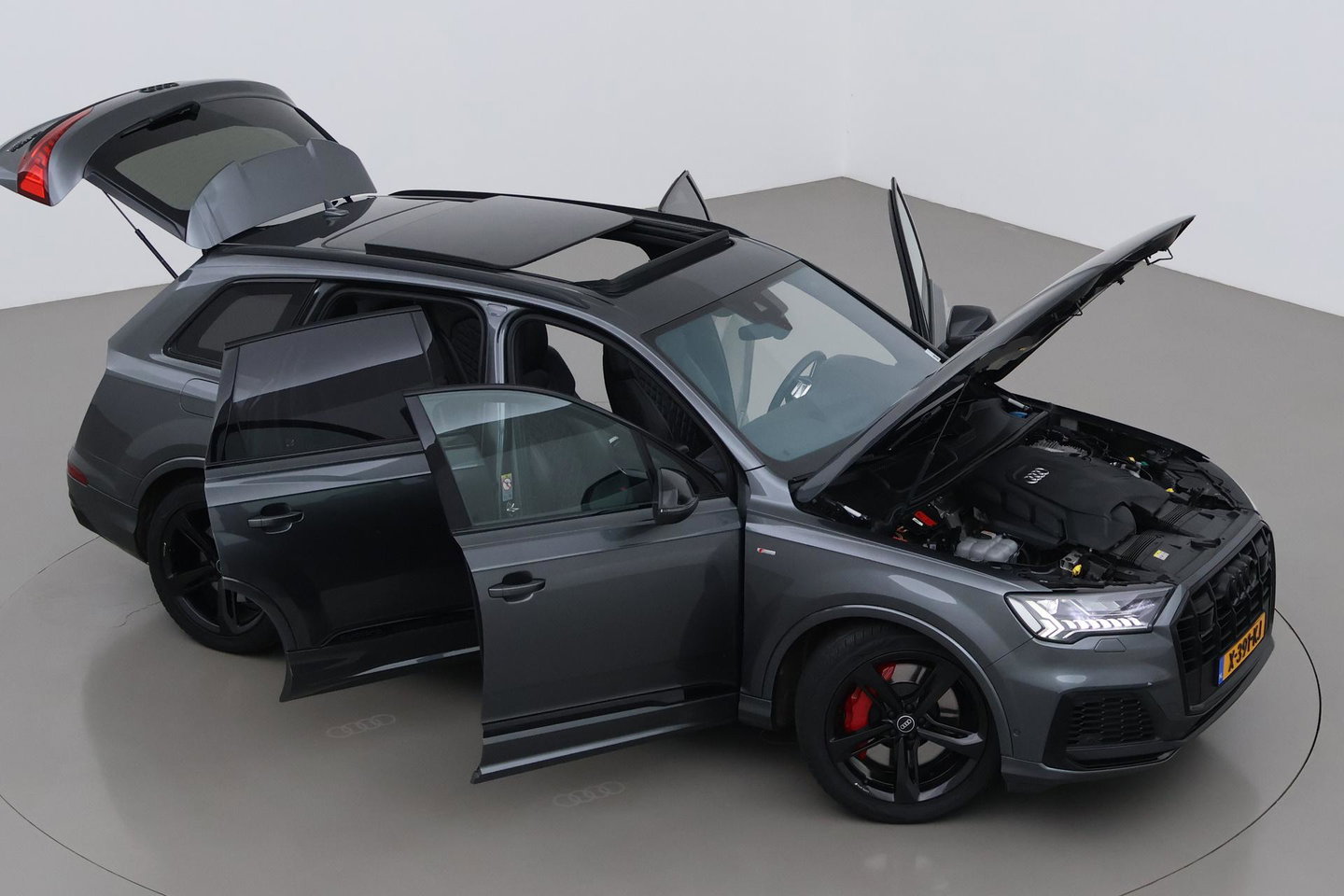 Audi Q7 60 TFSI e quattro Competition | Panoramadak | Luchtvering | Trekhaak | Massage+Ventilatie | Matrix LED | ACC | Camera | 21 Inch