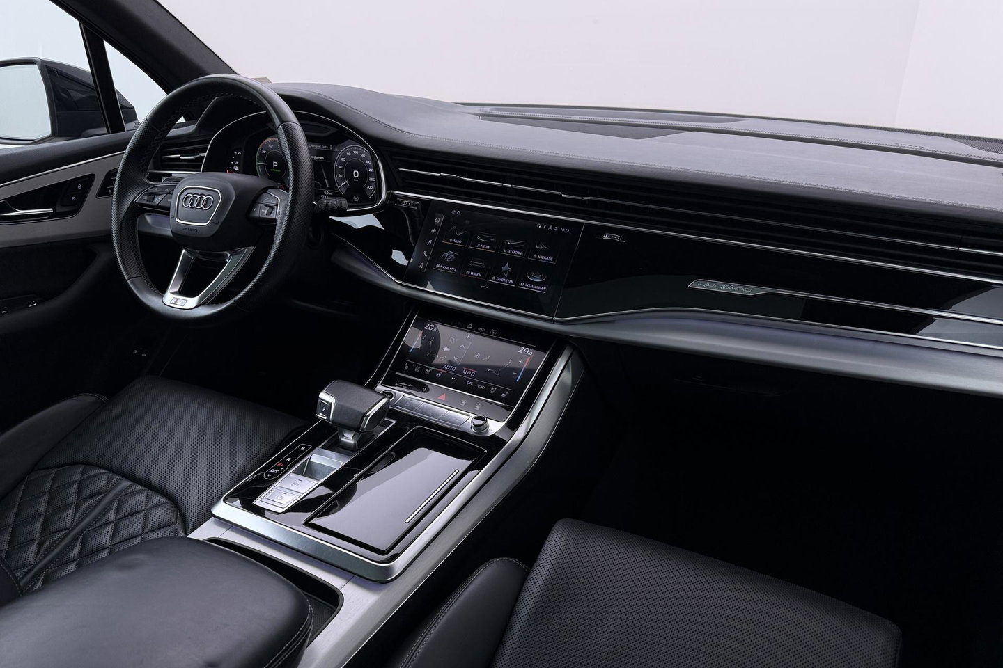 Audi Q7 60 TFSI e quattro Competition | Panoramadak | Luchtvering | Trekhaak | Massage+Ventilatie | Matrix LED | ACC | Camera | 21 Inch