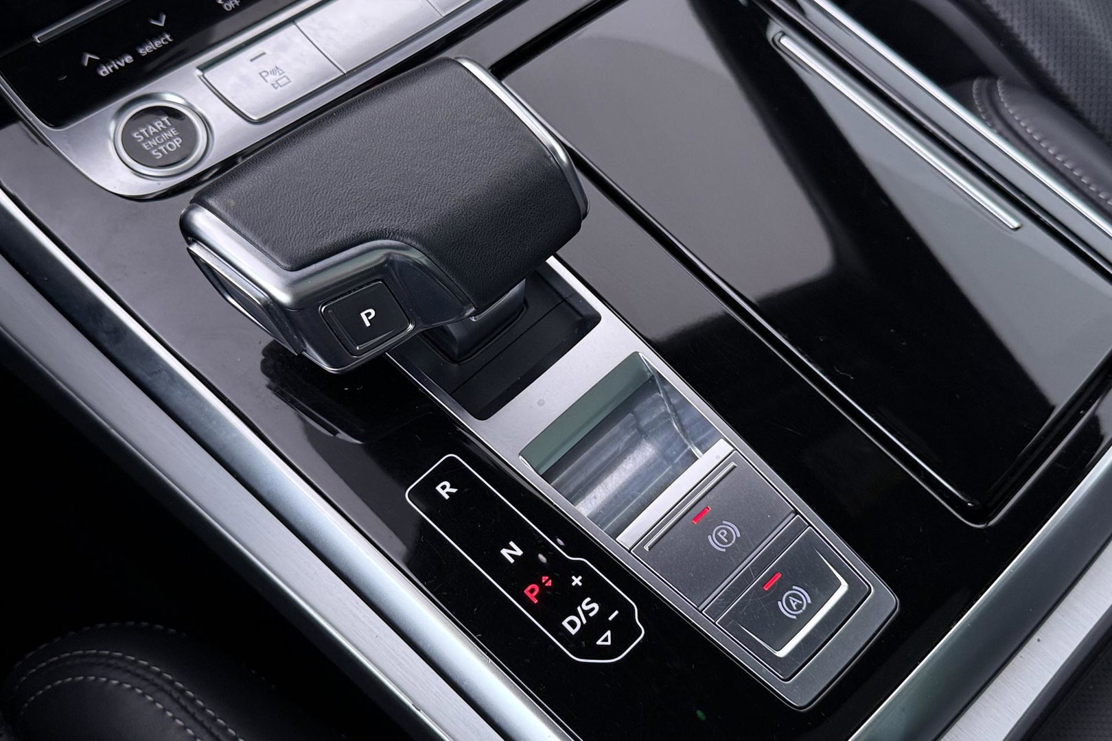 Audi Q7 60 TFSI e quattro Competition | Panoramadak | Luchtvering | Trekhaak | Massage+Ventilatie | Matrix LED | ACC | Camera | 21 Inch