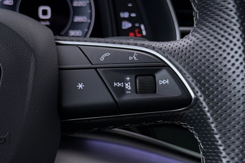 Audi Q7 60 TFSI e quattro Competition | Panoramadak | Luchtvering | Trekhaak | Massage+Ventilatie | Matrix LED | ACC | Camera | 21 Inch