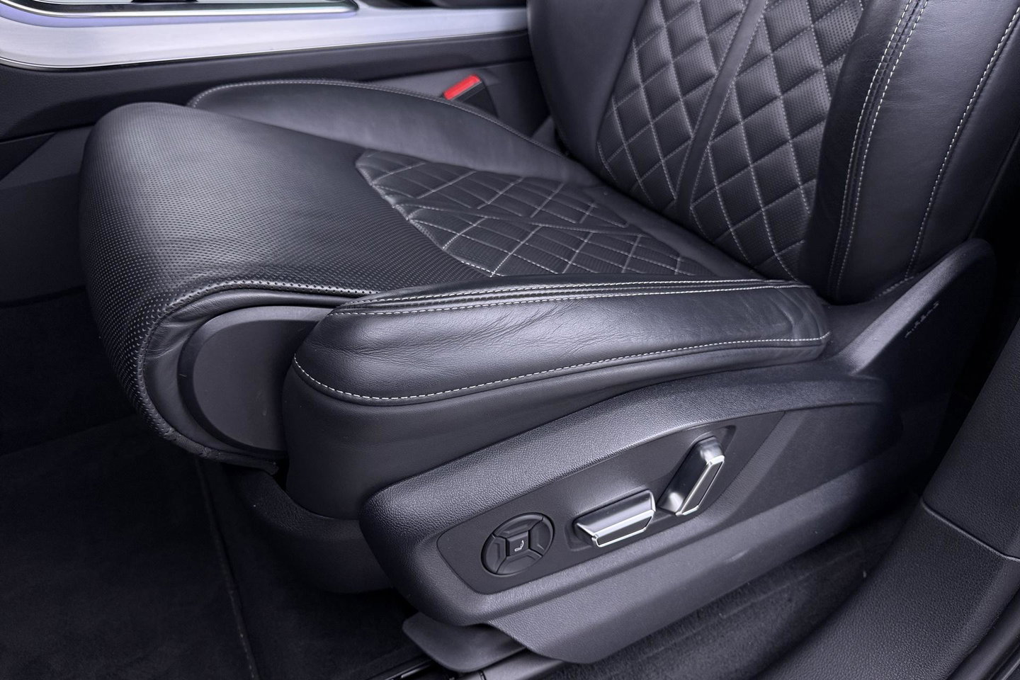 Audi Q7 60 TFSI e quattro Competition | Panoramadak | Luchtvering | Trekhaak | Massage+Ventilatie | Matrix LED | ACC | Camera | 21 Inch