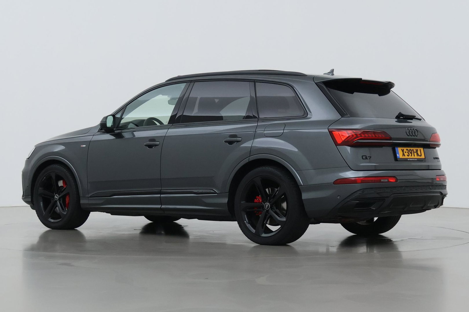Audi Q7 60 TFSI e quattro Competition | Panoramadak | Luchtvering | Trekhaak | Massage+Ventilatie | Matrix LED | ACC | Camera | 21 Inch